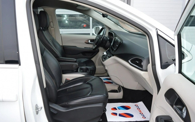Chrysler Pacifica cena 125000 przebieg: 119000, rok produkcji 2020 z Hrubieszów małe 742